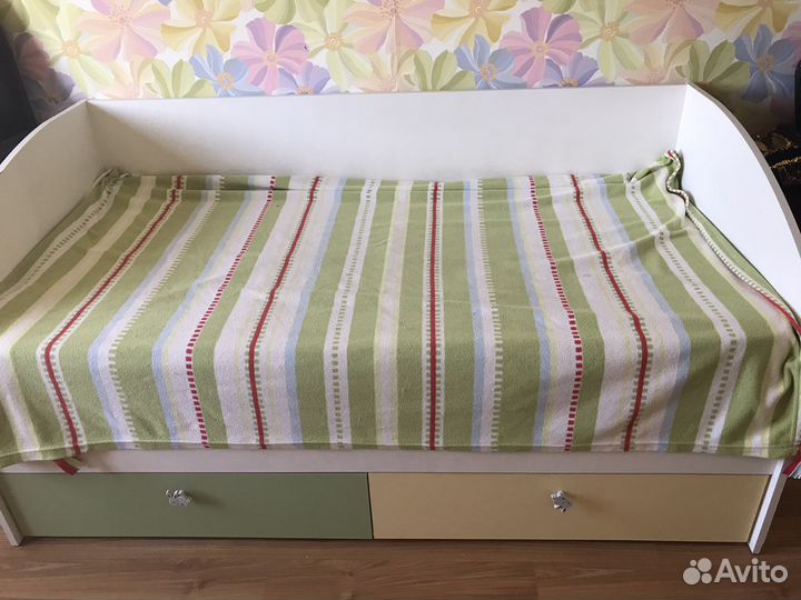Кровать детская с матрасом