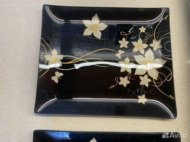 Набор блюдо 33 на 23 см и 6 тарелок 19 на 17 см