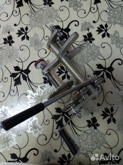 Машинка для жестяных банок