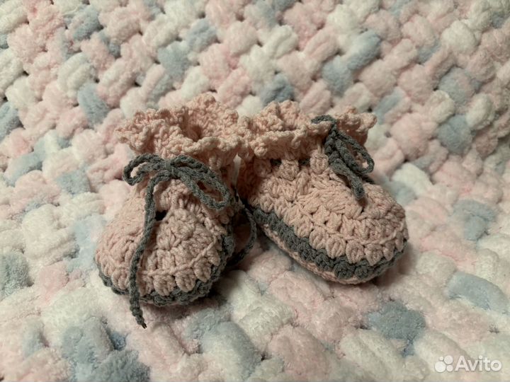 Пинетки и плед для новорожденного