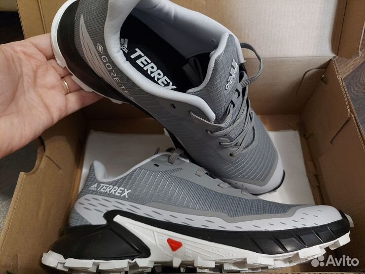 Кроссовки adidas новые