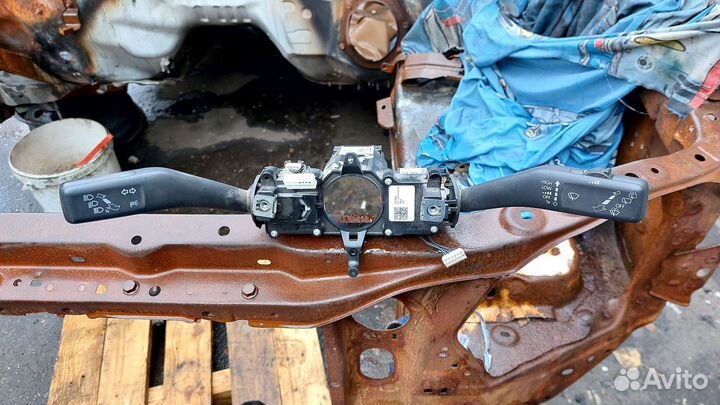 Переключатель поворотов,дворнико.Volkswagen Tiguan