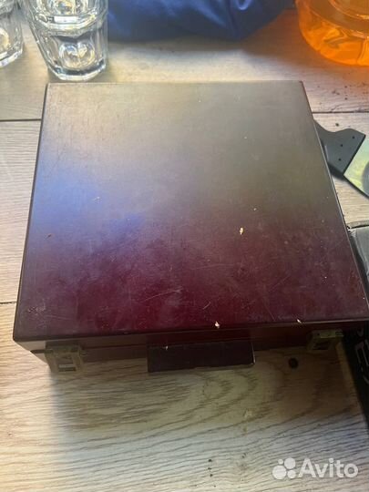 Небольшой интерьерный чемодан