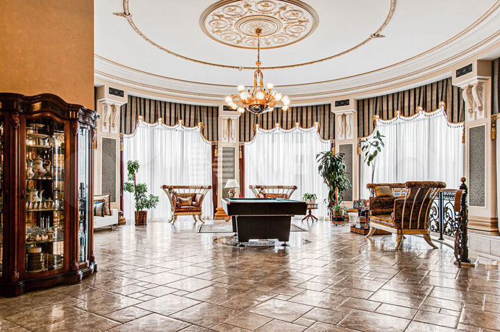 Дом 2000 м² на участке 95 сот.