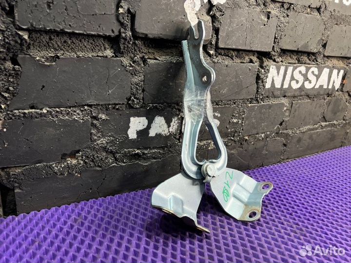 Петля капота Mazda Demio DE3FS-252180 2009