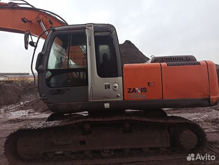 Гусеничный экскаватор Hitachi ZX200-3G, 2011