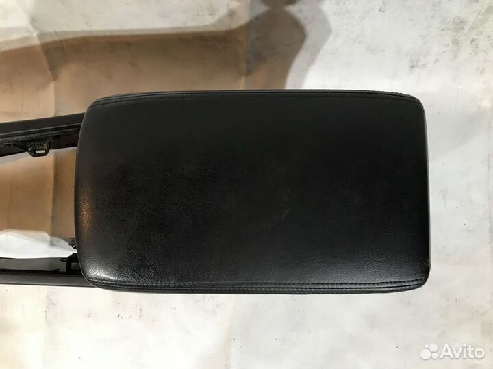 Подлокотник Acura TSX