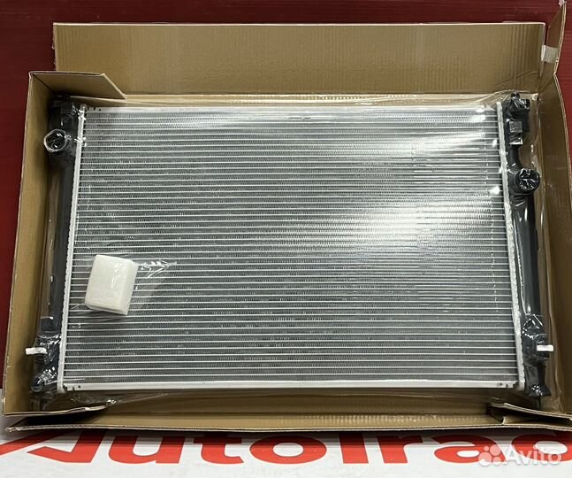 Радиатор охлаждения Toyota Camry v70,75
