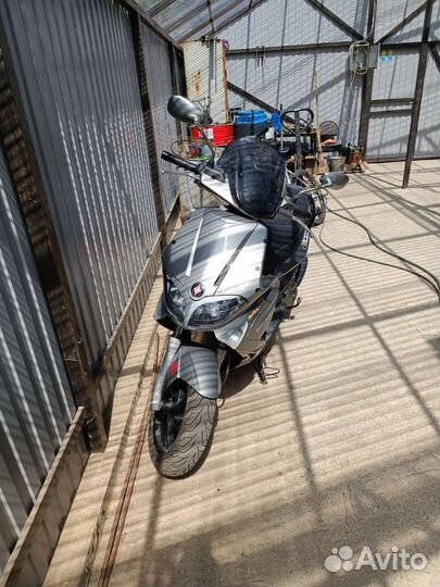 Gilera runner st200