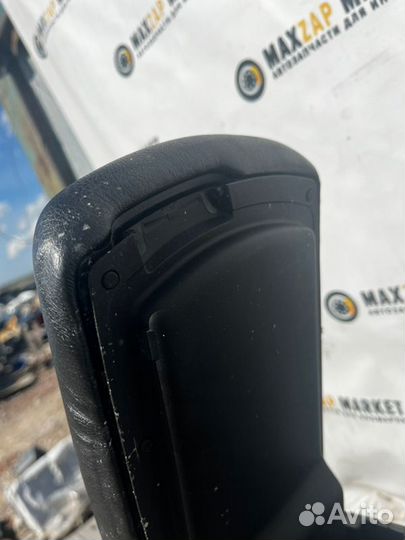 Подлокотник Peugeot 308 1.6 EP6 2009