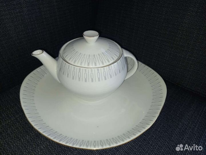 Чайник и блюдо фарфор, Польша 