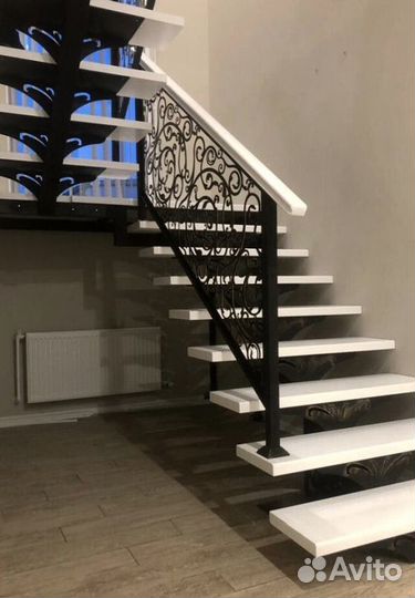 Лестница Г-образная с поворотными ступенями