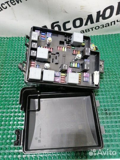 Блок предохранителей подкапотный Chevrolet Aveo