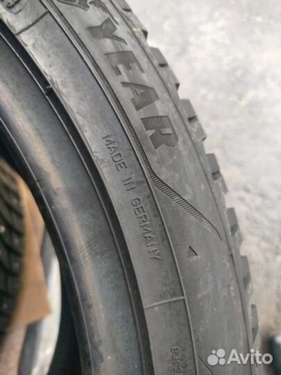 Goodyear UltraGrip Arctic 2 275/40 R19 105T