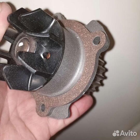 Водяной насос помпа