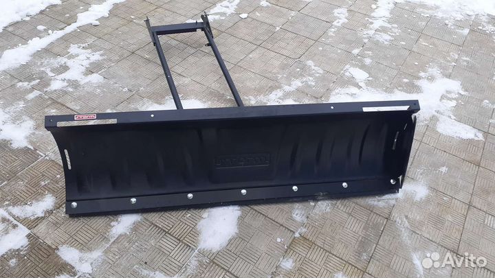 Продам отвал с универсальной площадкой крепления