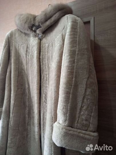 Шуба мутоновая с капюшоном