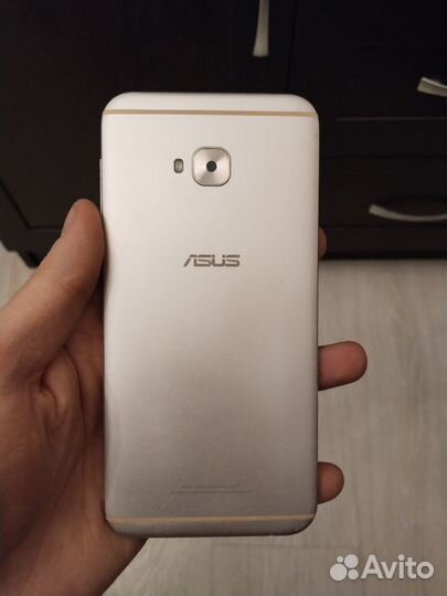 ASUS ZenFone 4 Selfie Pro ZD552KL, 3/64 ГБ