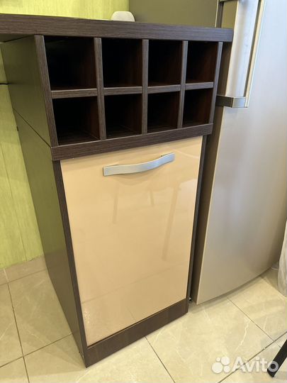 Барная стойка и винный шкаф