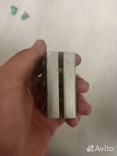 Ноунейм зажим