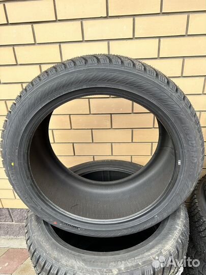 Yokohama IceGuard Stud IG65 295/40 R21 111T