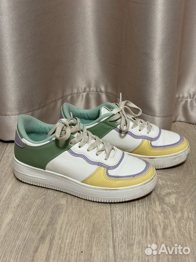 Кроссовки на девочку