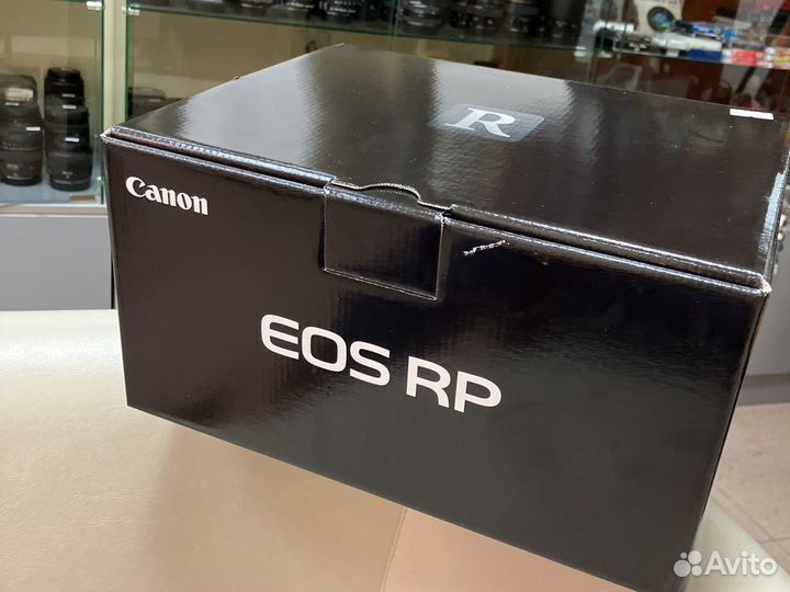 Беззеркальный фотоаппарат Canon EOS Rp