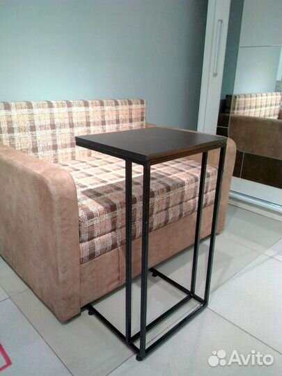 Придиванный столик