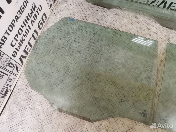Стекло двери для Ford Focus 1
