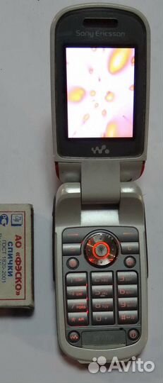 Антикварный телефон SonyEricson W710i зу +наушники