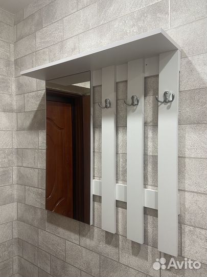 Вешалка настенная с зеркалом