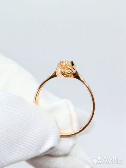 Золотое кольцо с бриллиантом 17р
