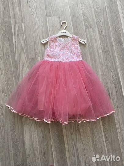 Очень красивое платье 5-6 лет
