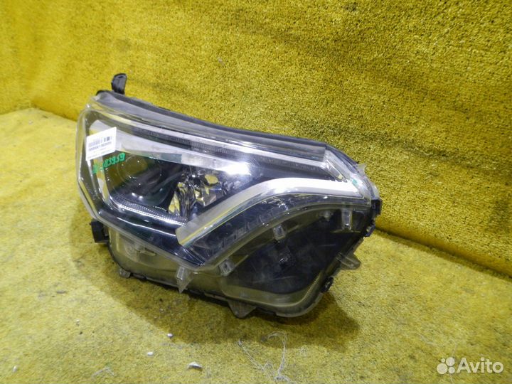 Фара правая Toyota RAV4