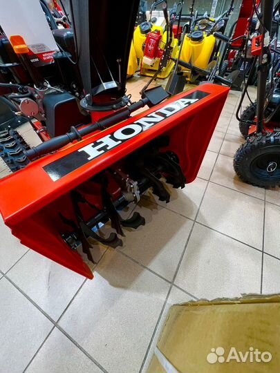 Снегоуборщик бензиновый Honda HSS GX340 13HP