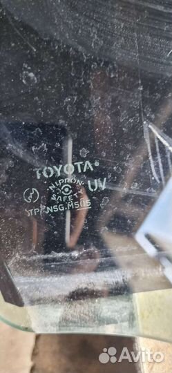 Стекло двери Toyota Mark X