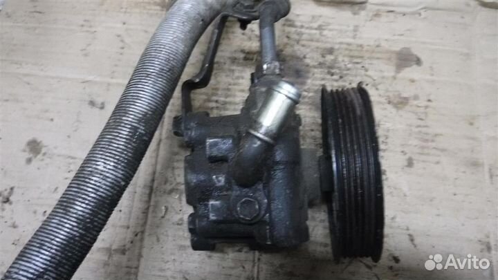 Насос гидроусилителя Toyota Avensis II (T250) 200