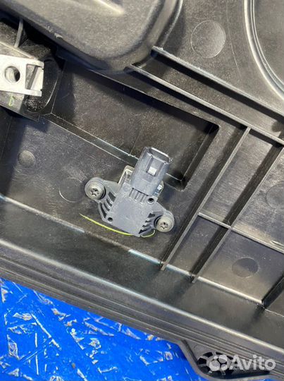 Панель двери стеклоподъёмника внутренняя передний