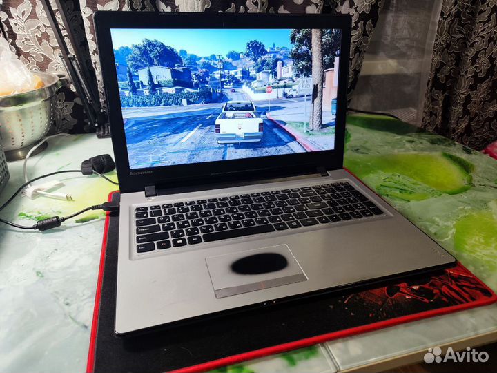 Lenovo, 4 ядра N3710, GT 920M, RAM 4GB, HDD 500GB