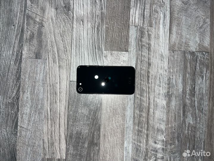 iPhone SE, 128 ГБ