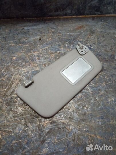 Правый солнцезащитный козырек Kia Rio 2 jb