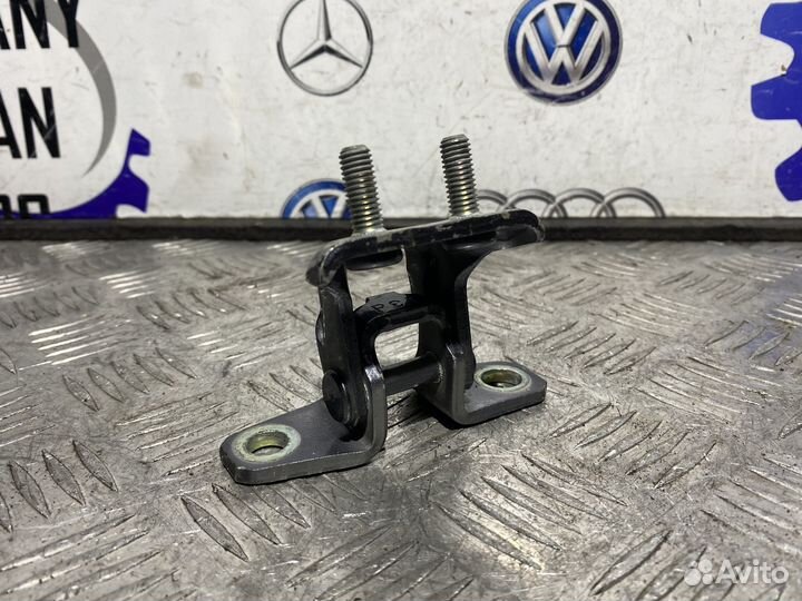 Петля двери задняя правая верхняя Лансер 10 Lancer