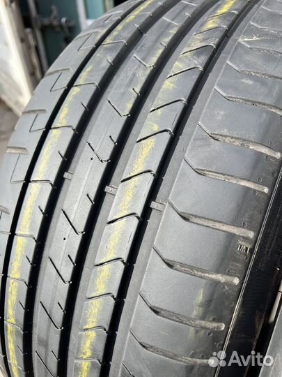 Pirelli P Zero PZ4 235/35 R20