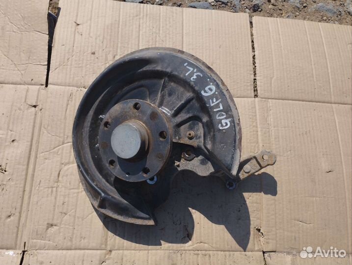 Поворотный кулак задний левый Volkswagen Golf 6