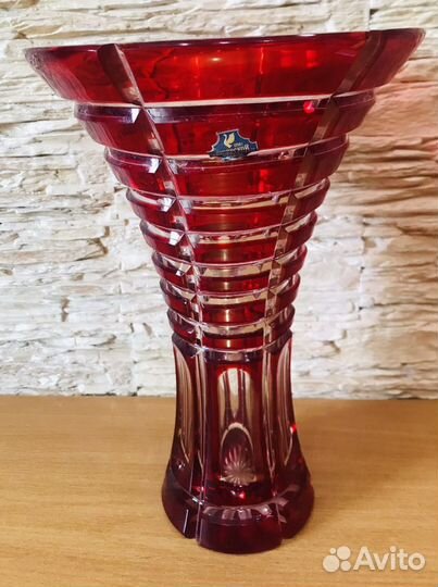 Ваза хрустальная из красного стекла, новая