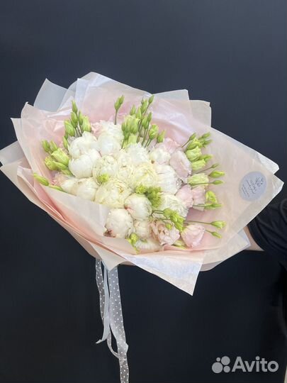 Цветы букеты с доставкой пионы и лизиантусы