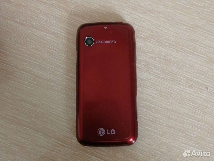 Кнопочный телефон lg