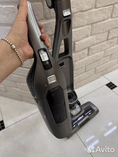 Вертикальный моющий пылесос kitfort