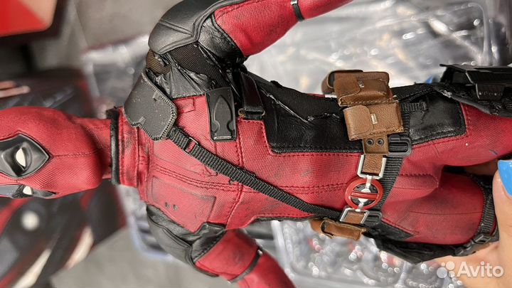 Deadpool от Hot Toys