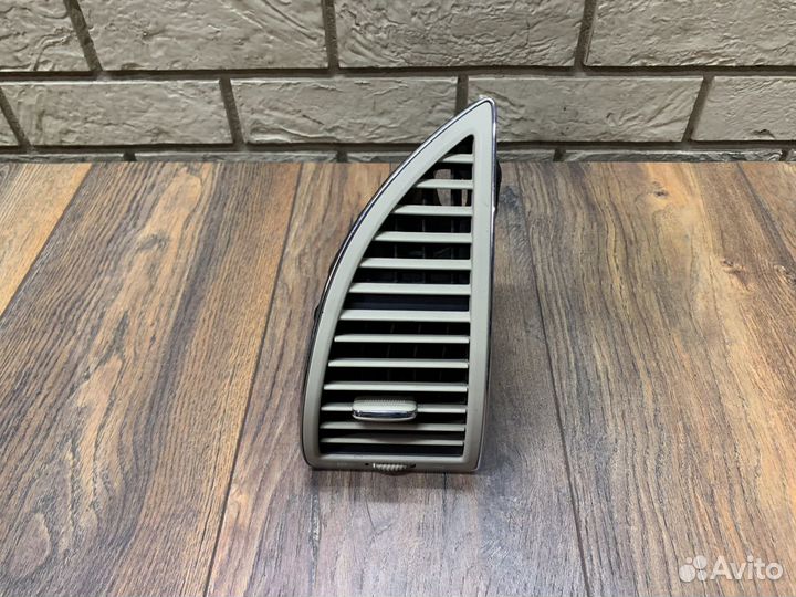 Infiniti QX56/QX80 Дефлектор воздушный LH RH